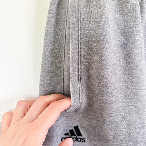 Adidas | Athletics Essential Linear Logo Fleece Jogger Sweatpants in Gray Medium - Picture 6 of 9